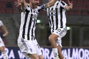 关于冲刺阶段法甲传出新动向；尤文图斯再遭质疑；管理层表态——态度坚定；轮换策略成焦点的信息