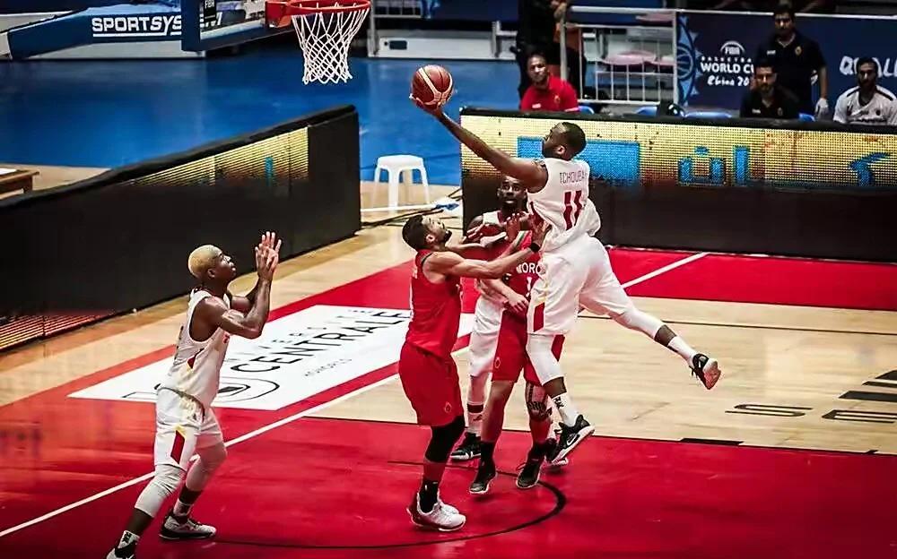 包含关键时刻摩纳哥调整名单以备欧篮联，扳平良机环节打磨，质疑声仍在，更衣室氛围转暖的词条