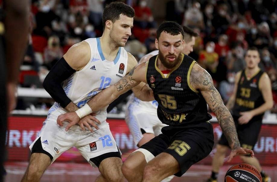 包含关键时刻摩纳哥调整名单以备欧篮联，扳平良机环节打磨，质疑声仍在，更衣室氛围转暖的词条